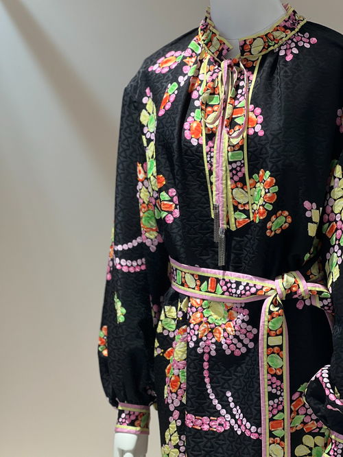 雪國織夢 秋冬真絲印花服飾的柔暖華章